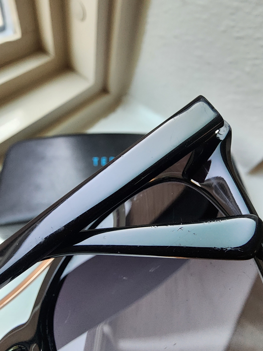 Ted Baker Black Sunglasses with Case - Picture 4 of 7